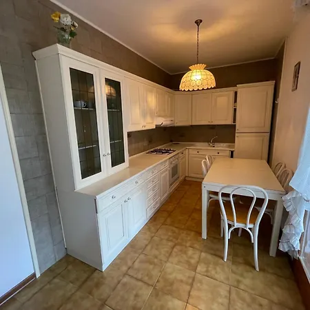 Triangolo Trilocale Con Terrazzo Vista Mare Parziale *